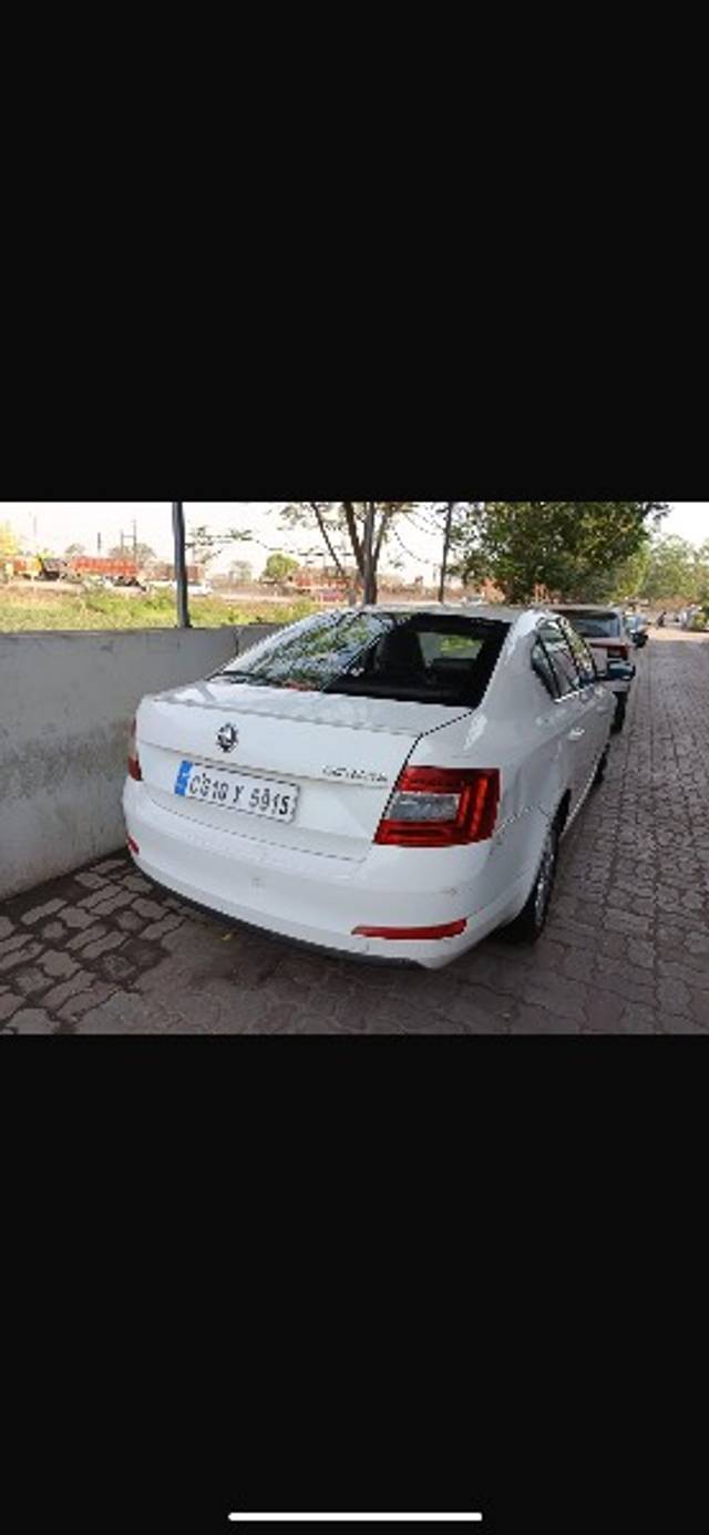 https://images10.gaadi.com/usedgaadi-sellcar/UsedCar/e59e2056a/05ca71f6-ea9b-41dd-b827-63074e63327a.png?imwidth=6401