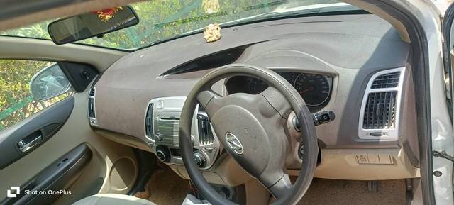 https://images10.gaadi.com/usedgaadi-sellcar/UsedCar/e59e30e4a/f78eb008-c8aa-4bee-ad7f-7eea3c53d842.jpg?imwidth=6401