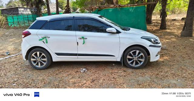 https://images10.gaadi.com/usedgaadi-sellcar/UsedCar/e59e40b5a/a9156e10-d651-433d-8fa8-f480593f813a.jpg?imwidth=6402