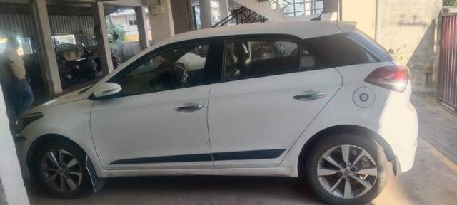 https://images10.gaadi.com/usedgaadi-sellcar/UsedCar/e59e40b5a/d846f52c-5fae-4cb1-ae3f-3c83a18216ed.jpg?imwidth=6401