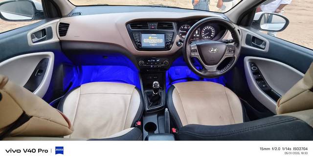 https://images10.gaadi.com/usedgaadi-sellcar/UsedCar/e59e40b5a/f30933fa-f1c1-4cb1-9ebc-51bccb7c1118.jpg?imwidth=6401
