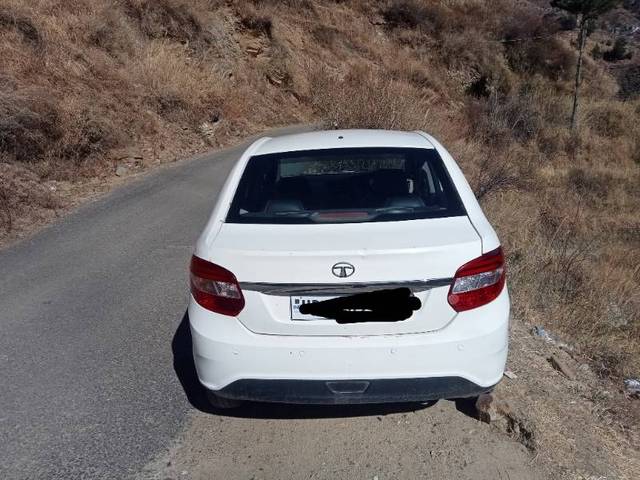 https://images10.gaadi.com/usedgaadi-sellcar/UsedCar/e59e65b6a/339b7559-bbd0-44c3-9093-57c1a254d21d.jpg?imwidth=6402