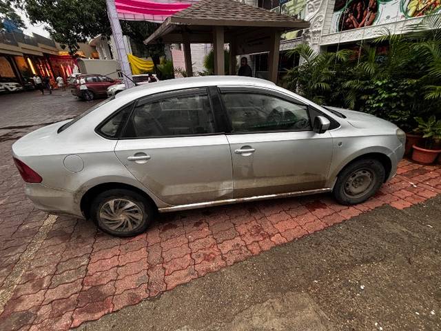 https://images10.gaadi.com/usedgaadi-sellcar/UsedCar/e59eb852a/7ac00c35-1951-42d3-9855-962c5bc43594.jpeg?imwidth=6400