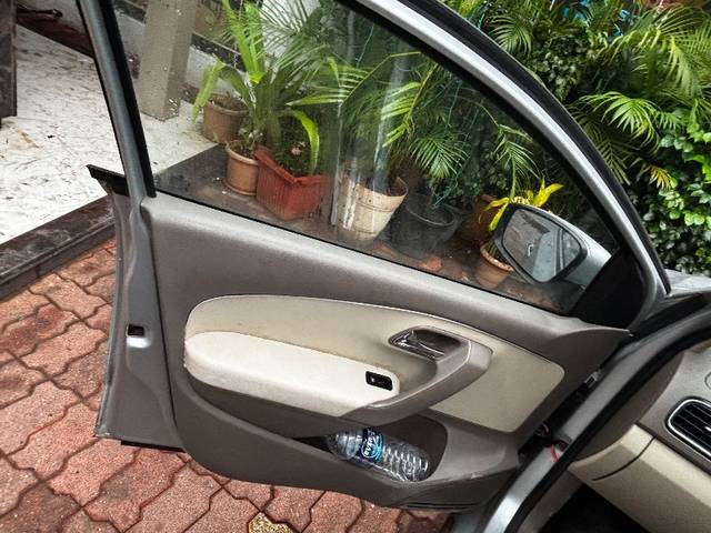 https://images10.gaadi.com/usedgaadi-sellcar/UsedCar/e59eb852a/e04285cf-29a6-451c-b34e-7c8a370f610f.jpeg?imwidth=6402