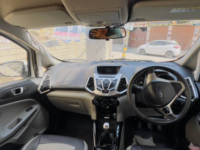 https://images10.gaadi.com/usedgaadi-sellcar/UsedCar/e59f38a9a/37e7a952-ea37-423f-a00f-8eb15a5322e3.jpeg?imwidth=6402