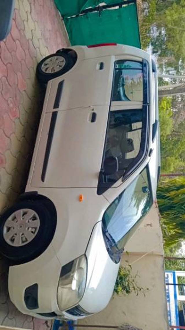 https://images10.gaadi.com/usedgaadi-sellcar/UsedCar/e59f7520a/cbce219b-912c-4472-bfd9-ef58cc28fdfc.webp?imwidth=6402