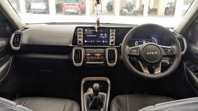 https://images10.gaadi.com/usedgaadi-sellcar/UsedCar/e59f7a6ca/f6e77723-e1b2-46a4-a88a-7b06a8fef493.jpg?imwidth=6401