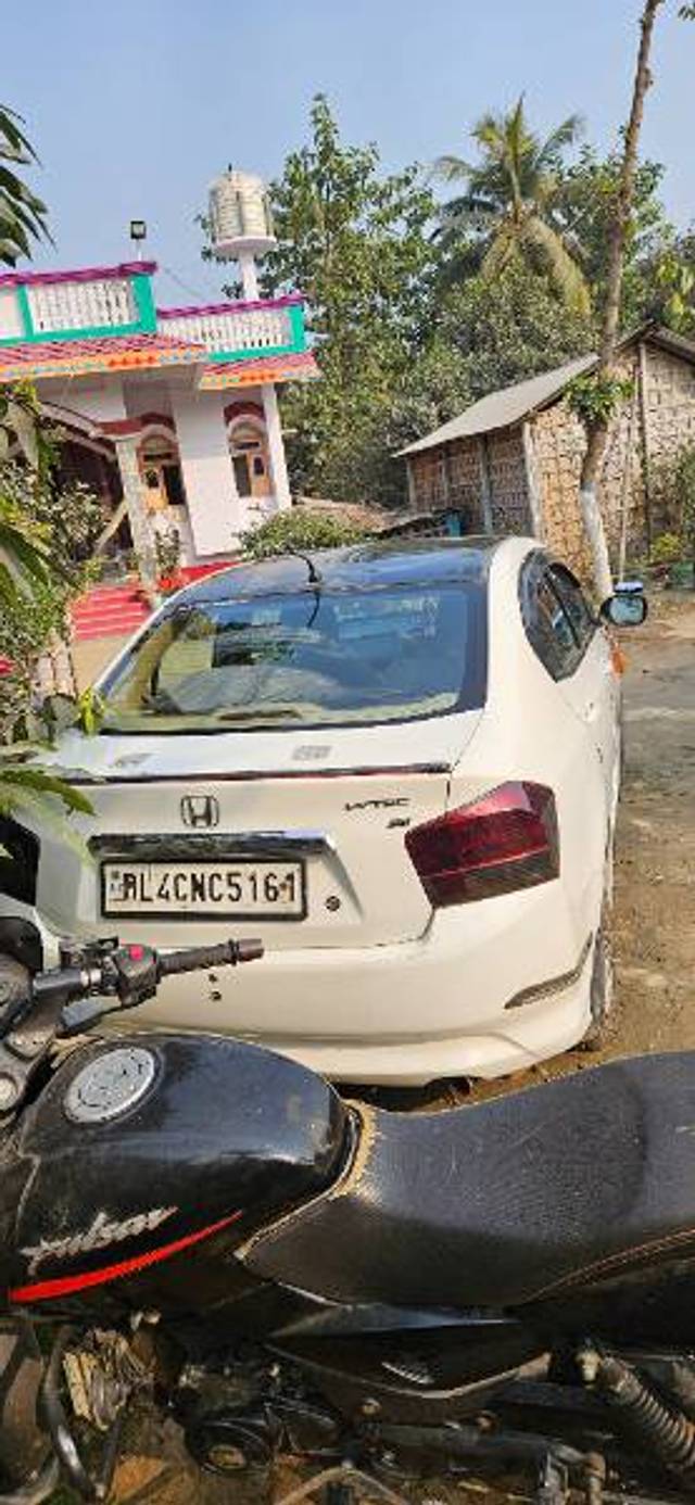 https://images10.gaadi.com/usedgaadi-sellcar/UsedCar/e59fba02a/4682a004-903c-4b42-b070-508e6a4226c9.jpg?imwidth=6402