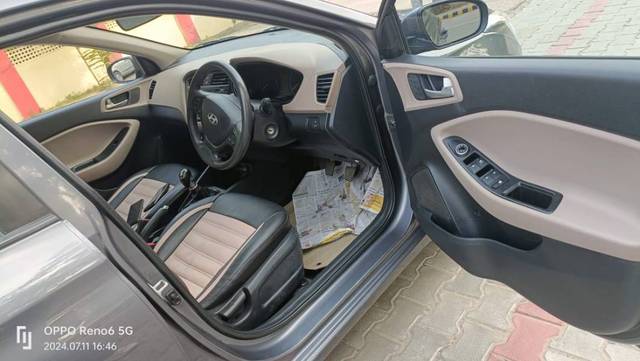 https://images10.gaadi.com/usedgaadi-sellcar/UsedCar/e59fee43a/54bd1928-a970-420e-b8e2-3034d43f69e7.jpg?imwidth=6401