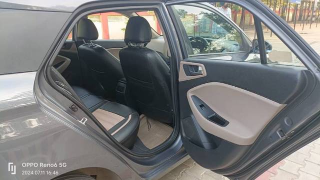 https://images10.gaadi.com/usedgaadi-sellcar/UsedCar/e59fee43a/a2b6b239-98d9-4806-aee3-11ff47f1296f.jpg?imwidth=6402