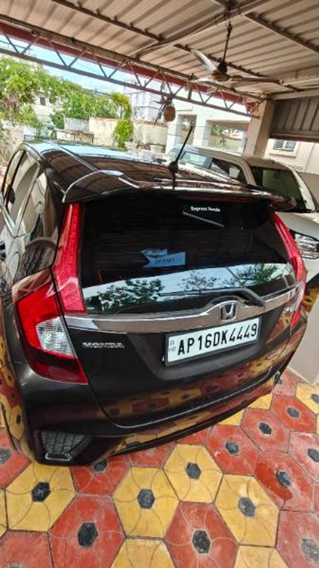 https://images10.gaadi.com/usedgaadi-sellcar/UsedCar/e5a02ec0a/b49effed-0029-4397-9f2f-434dd2a531a9.jpg?imwidth=6401