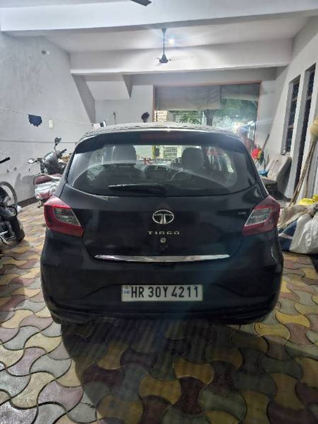 https://images10.gaadi.com/usedgaadi-sellcar/UsedCar/e5a02f5ca/53fd174b-c8f7-412f-af0e-509994b9fe50.jpg?imwidth=6401