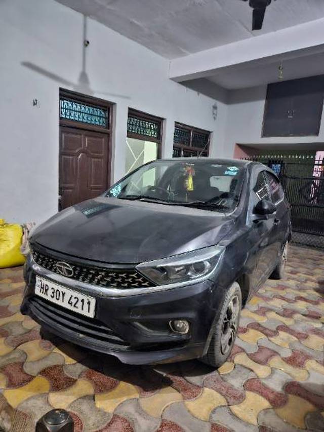 https://images10.gaadi.com/usedgaadi-sellcar/UsedCar/e5a02f5ca/8500c5ac-5db6-4a29-8a31-1f3210c58ca9.jpg?imwidth=6400