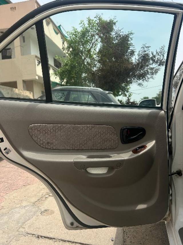 https://images10.gaadi.com/usedgaadi-sellcar/UsedCar/e5a04573a/c18e7ed4-36ad-4a9a-aa13-ba70b39f3a4c.jpeg?imwidth=6402