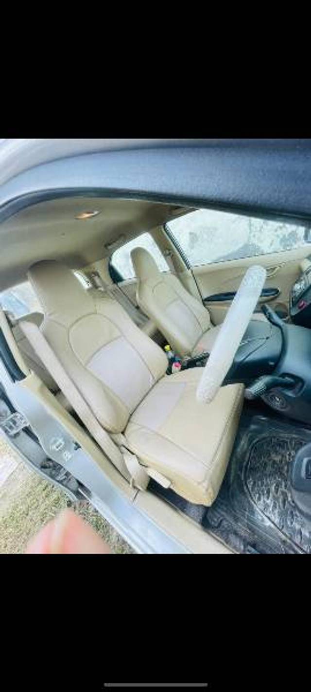 https://images10.gaadi.com/usedgaadi-sellcar/UsedCar/e5a06549a/5a004e74-585e-42d2-b94c-6e10b6543afc.jpg?imwidth=6401