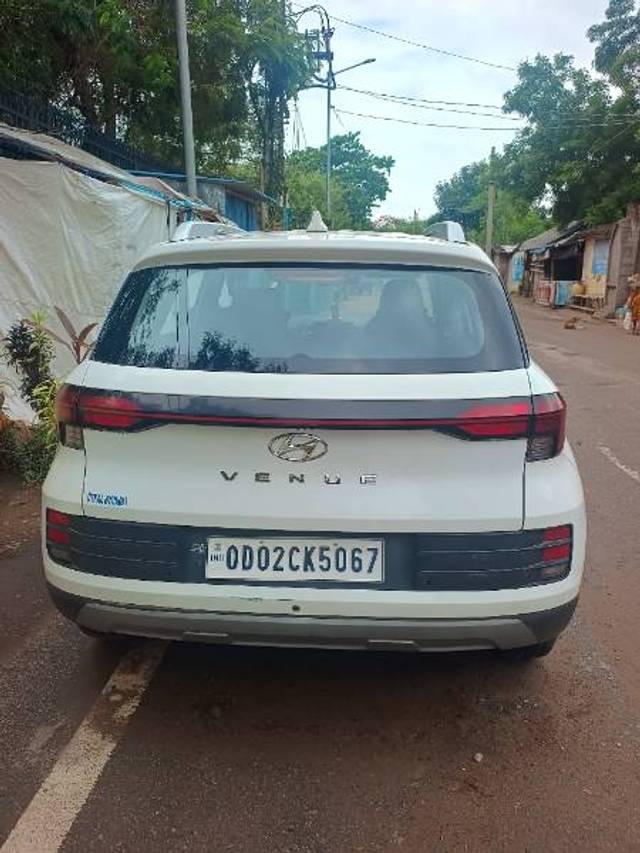 https://images10.gaadi.com/usedgaadi-sellcar/UsedCar/e5a0a297a/6fc11faf-a510-48c8-9c18-c3e59ba34cd1.jpeg?imwidth=6401