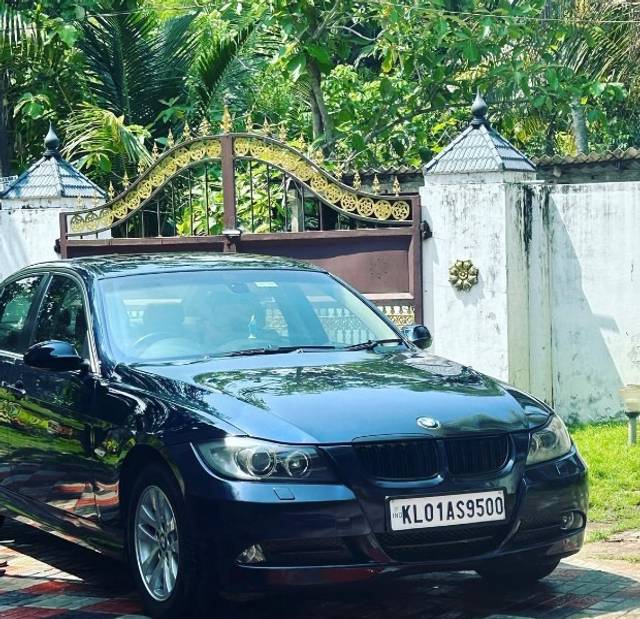https://images10.gaadi.com/usedgaadi-sellcar/UsedCar/e5a0a2eca/51bf64ff-90dc-4361-b716-bc734be805b2.jpeg?imwidth=6400