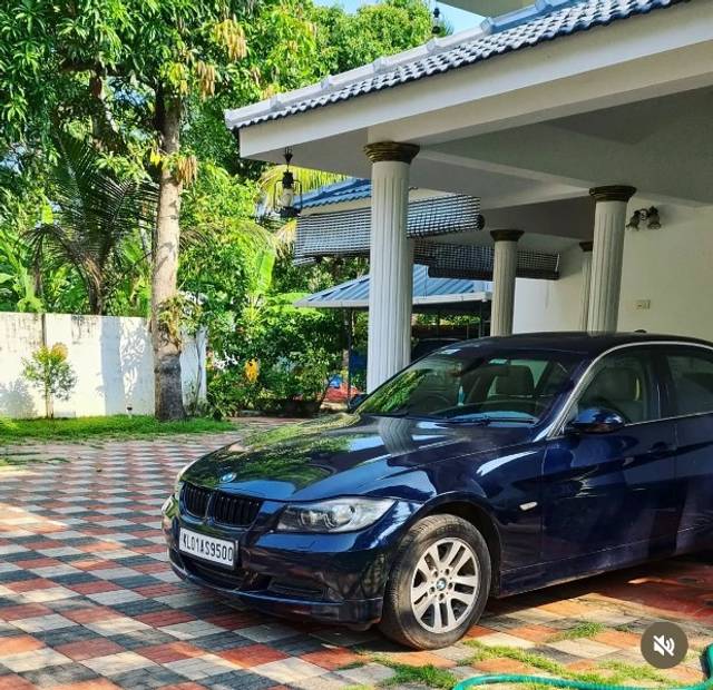https://images10.gaadi.com/usedgaadi-sellcar/UsedCar/e5a0a2eca/852ec916-cebd-4910-837f-4556d08f4379.jpeg?imwidth=6401