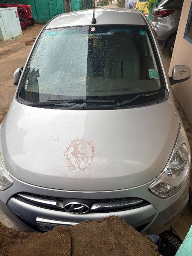 https://images10.gaadi.com/usedgaadi-sellcar/UsedCar/e5a0a3c9a/91d21a14-8129-4d25-8e09-23f174f3d6e2.jpg?imwidth=6400
