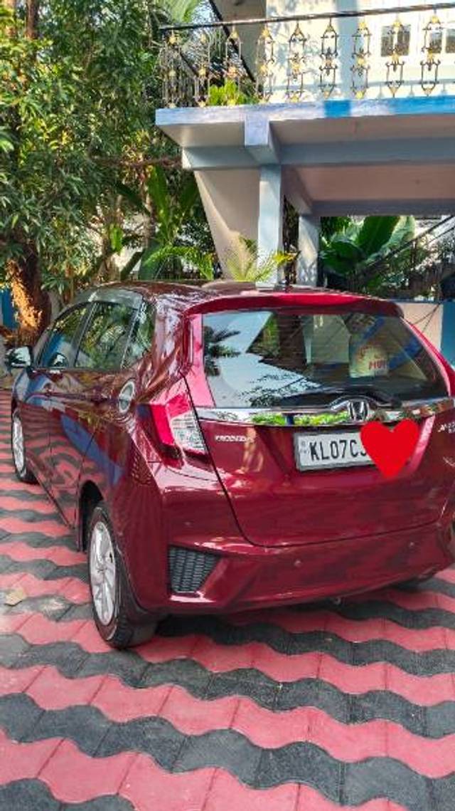 https://images10.gaadi.com/usedgaadi-sellcar/UsedCar/e5a0b738a/8dd62aad-cb2f-4dc5-aabe-74e4a3e09806.jpg?imwidth=6401