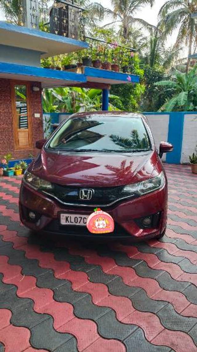https://images10.gaadi.com/usedgaadi-sellcar/UsedCar/e5a0b738a/a213e0d3-bc85-4445-bdd8-aebfc8b79d8d.jpg?imwidth=6400