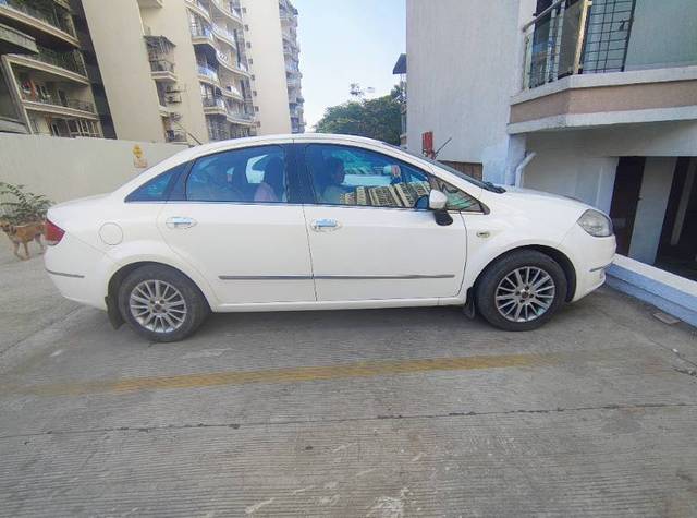 https://images10.gaadi.com/usedgaadi-sellcar/UsedCar/e5a0c167a/d3925ae1-99ed-4dc8-a8d3-34265984045c.jpg?imwidth=6401