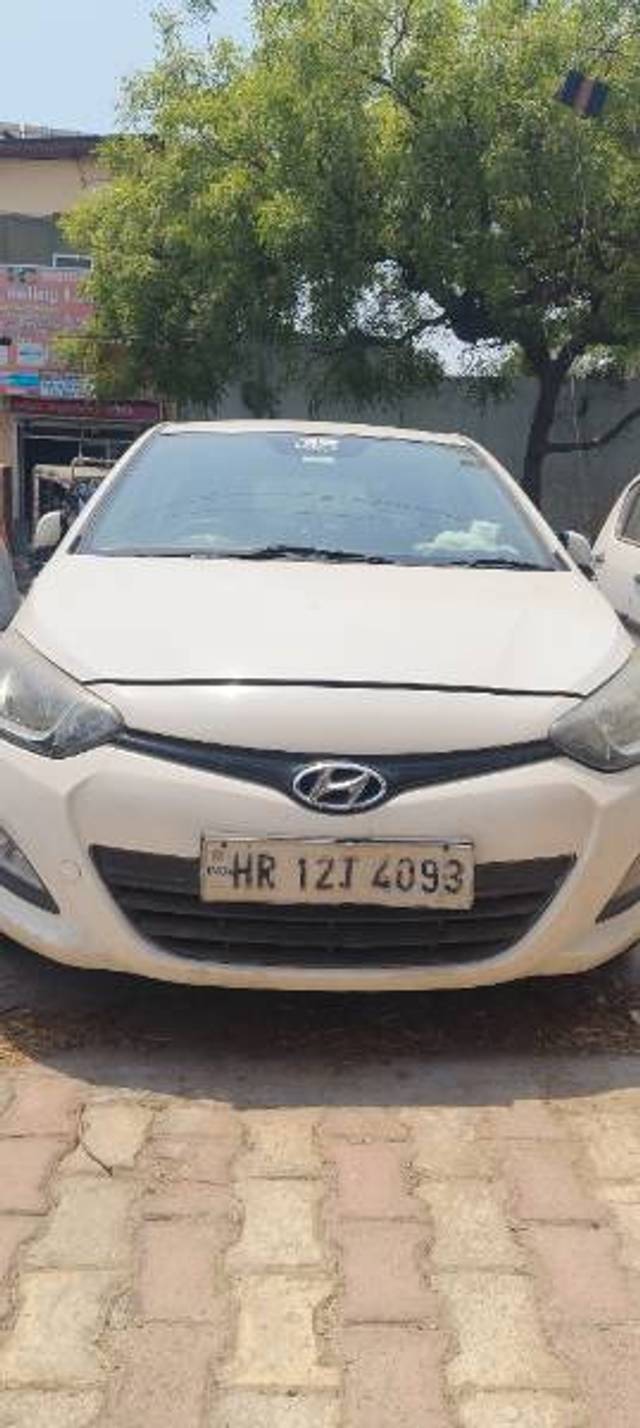 https://images10.gaadi.com/usedgaadi-sellcar/UsedCar/e5a0ec28a/b2b3f794-370a-48de-b26d-523eccaad871.jpg?imwidth=6400