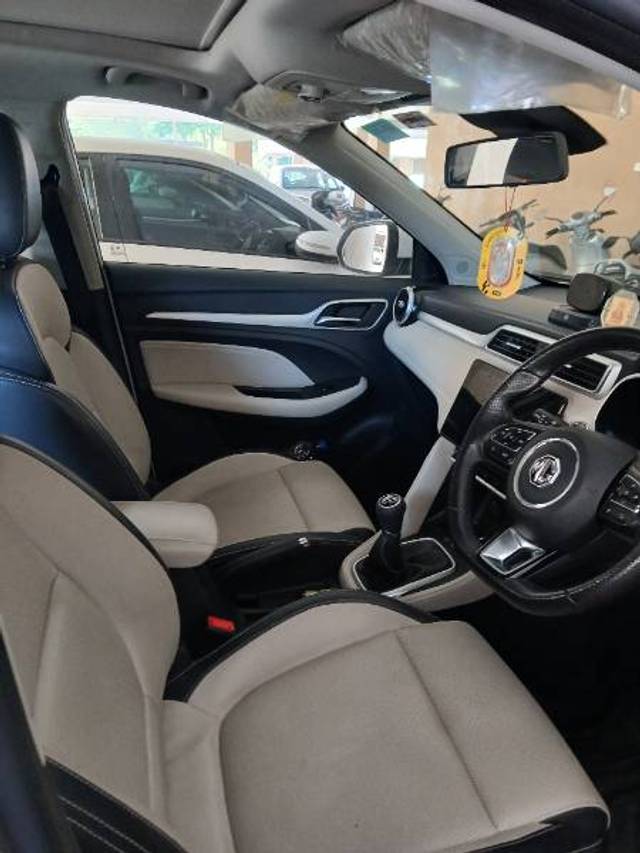 https://images10.gaadi.com/usedgaadi-sellcar/UsedCar/e5a0ec7da/1453302e-4655-4d71-8e40-73ccbf9c44bf.jpg?imwidth=6401