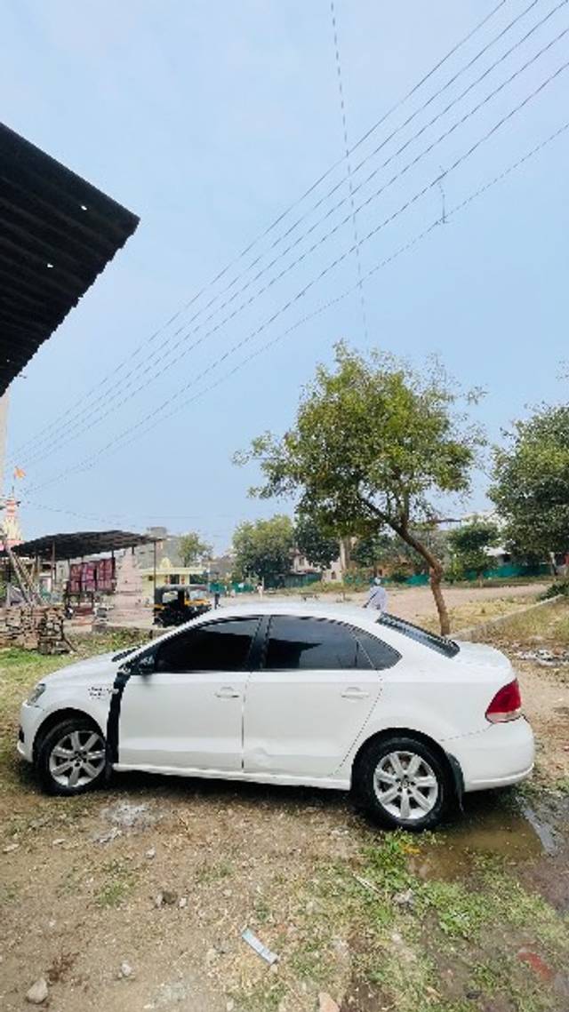 https://images10.gaadi.com/usedgaadi-sellcar/UsedCar/e5a18f6ba/c6212c14-5763-4c69-bffd-21fbfcc333d7.jpeg?imwidth=6402