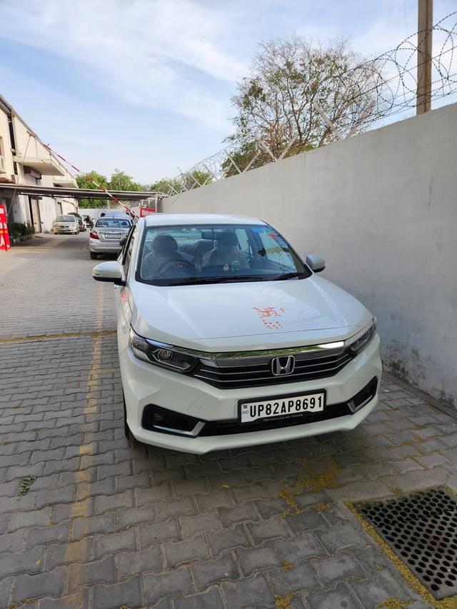 https://images10.gaadi.com/usedgaadi-sellcar/UsedCar/e5a1b9b1a/0ac7ebf1-0392-49d7-b610-a5a7d48ca8f6.jpg?imwidth=6400