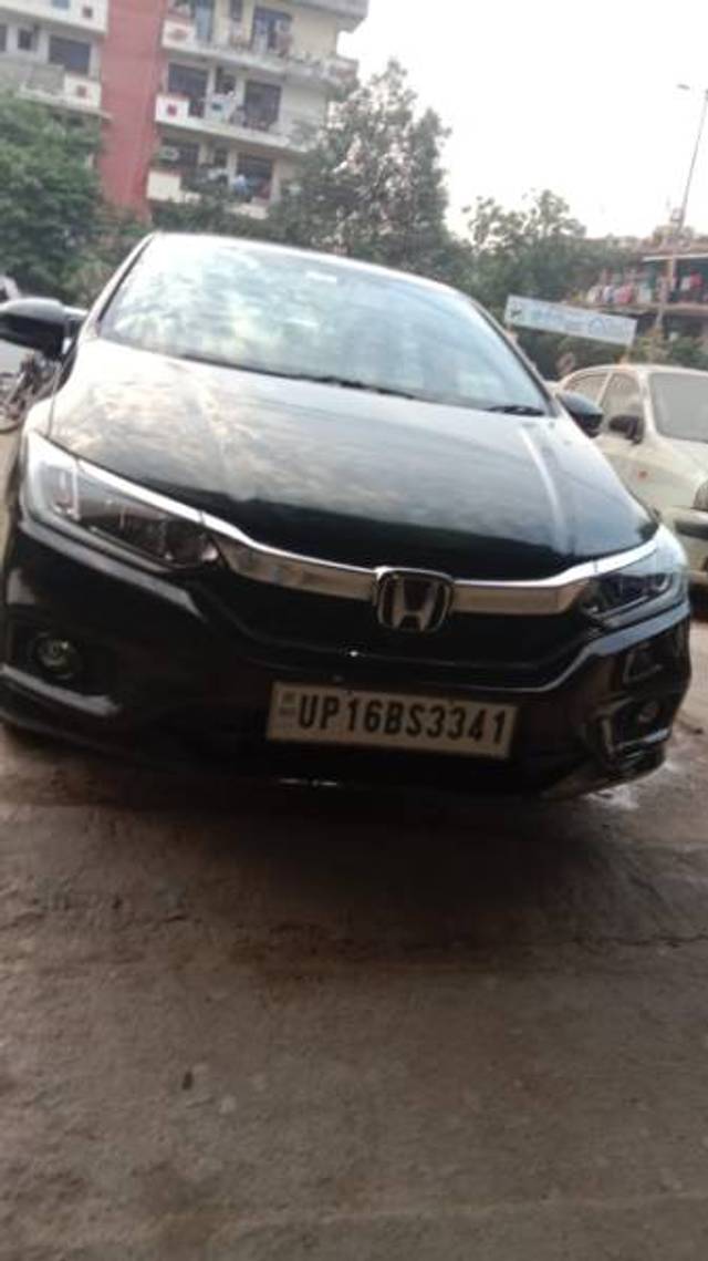 https://images10.gaadi.com/usedgaadi-sellcar/UsedCar/e5a1d975a/3ddf7edd-2e92-424f-8c41-c35773e5871a.jpeg?imwidth=6400