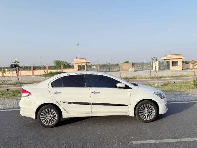 https://images10.gaadi.com/usedgaadi-sellcar/UsedCar/e5a2082fa/72893c1a-9e89-4b80-a542-fc4c5a2253f9.jpeg?imwidth=6401