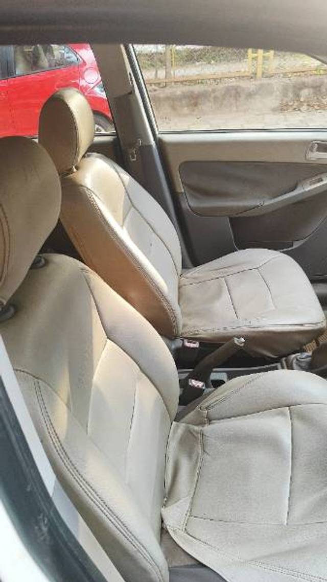 https://images10.gaadi.com/usedgaadi-sellcar/UsedCar/e5a24ff9a/43ef96c1-1791-4537-a7bd-55a9f8cfdaba.jpg?imwidth=6402