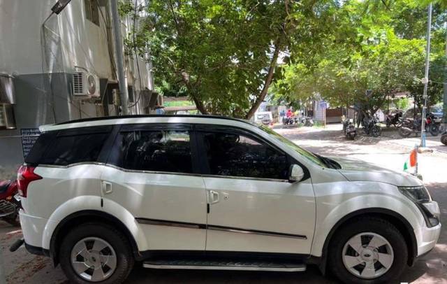 https://images10.gaadi.com/usedgaadi-sellcar/UsedCar/e5a26af8a/1c08ca71-deb0-4d48-943b-e453206f0f42.jpeg?imwidth=6400