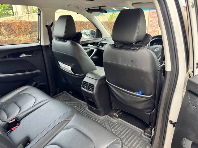 https://images10.gaadi.com/usedgaadi-sellcar/UsedCar/e5a29d2ba/1103bfea-c48b-40aa-981e-e56816c1189a.jpeg?imwidth=6402