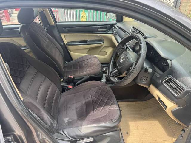 https://images10.gaadi.com/usedgaadi-sellcar/UsedCar/e5a2a681a/ba6da18c-861c-46eb-a2ea-9815bcfaa5f6.jpg?imwidth=6402
