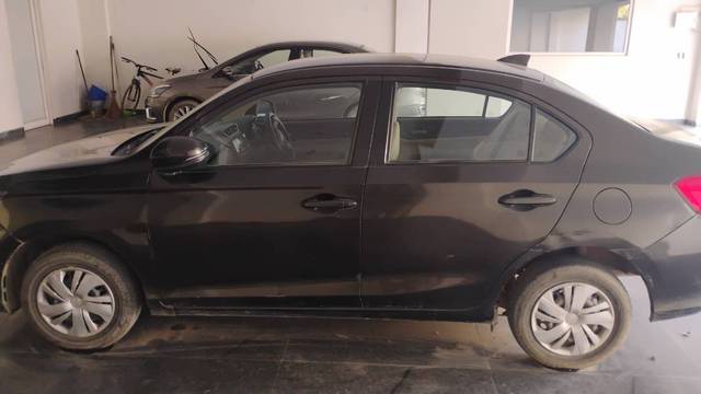 https://images10.gaadi.com/usedgaadi-sellcar/UsedCar/e5a2f6d7a/5161d344-3730-4b9e-beaf-2c945cdc8c7c.jpg?imwidth=6400