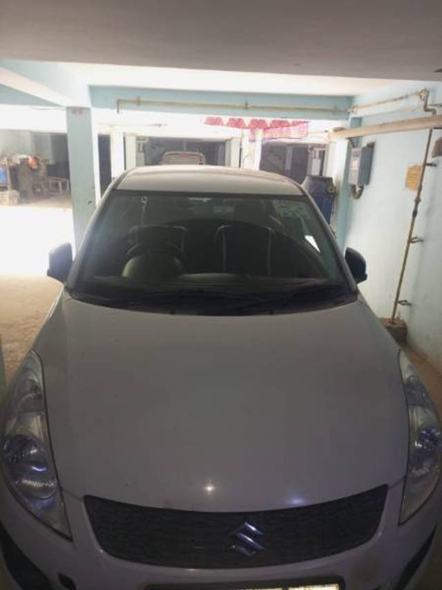 https://images10.gaadi.com/usedgaadi-sellcar/UsedCar/e5a2f963a/29d50528-d3ed-45ee-84bf-eeafb7b7f580.jpg?imwidth=6400