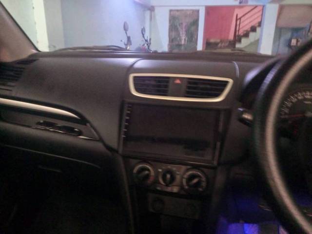 https://images10.gaadi.com/usedgaadi-sellcar/UsedCar/e5a2f963a/b2afbab3-bccc-428b-873c-3daa976ccfd7.jpg?imwidth=6402