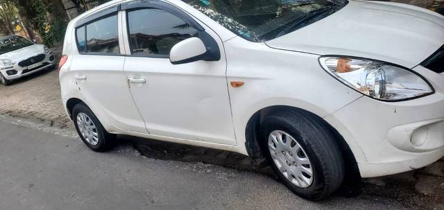 https://images10.gaadi.com/usedgaadi-sellcar/UsedCar/e5a2fc58a/5a3bbe45-1eea-4ad5-ba38-9bc66a7883f1.jpg?imwidth=6401