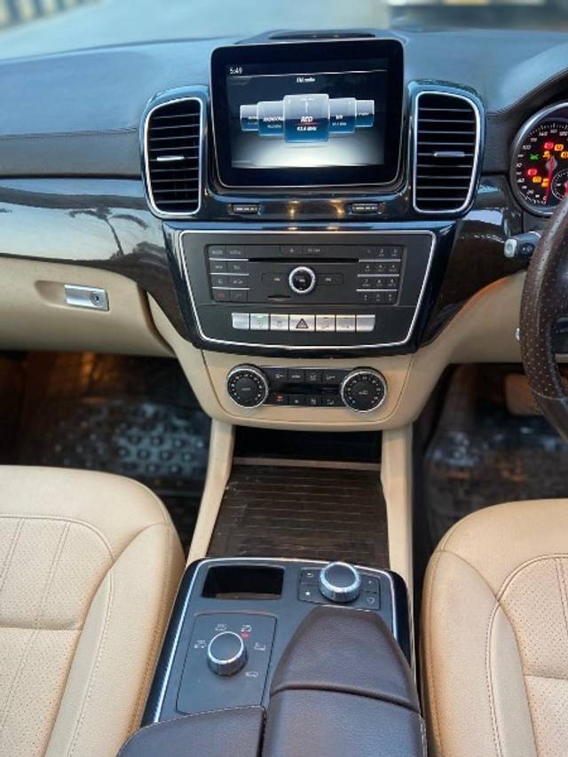 https://images10.gaadi.com/usedgaadi-sellcar/UsedCar/e5a33d8da/79cf7020-afe4-4334-9280-029e1f163b33.jpeg?imwidth=6402