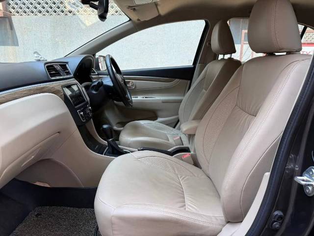 https://images10.gaadi.com/usedgaadi-sellcar/UsedCar/e5a3493ea/0615c4eb-9cba-4fc9-86dc-d97fa04085be.jpg?imwidth=6402
