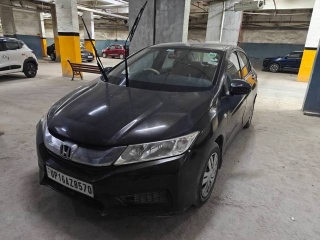 https://images10.gaadi.com/usedgaadi-sellcar/UsedCar/e5a356eaa/a3ed1c12-dd00-4b3b-91f9-9f4bc22630d7.jpg?imwidth=6400