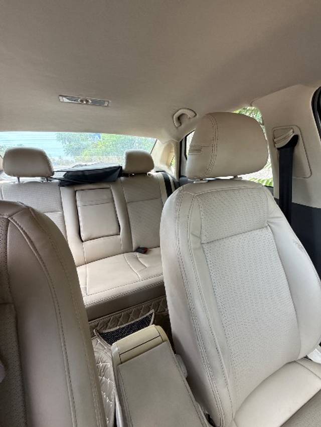 https://images10.gaadi.com/usedgaadi-sellcar/UsedCar/e5a36cd3a/1f38449a-30e0-43fa-9d46-e9d95acdc446.jpg?imwidth=6401