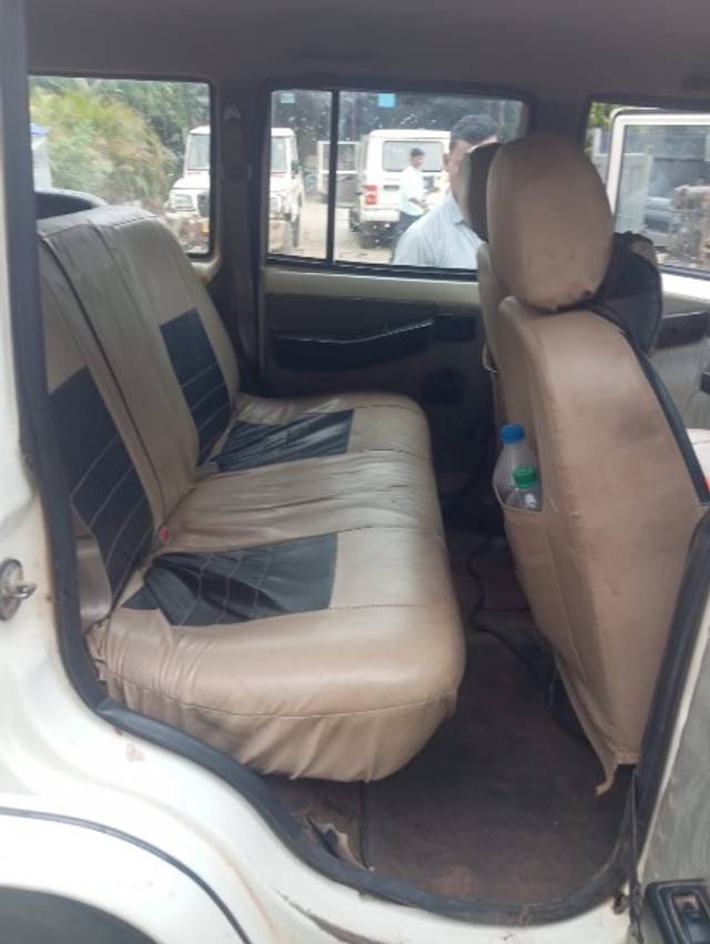 https://images10.gaadi.com/usedgaadi-sellcar/UsedCar/e5a397aaa/a08aa4cd-f44e-4048-99f5-feda3d9db495.jpeg?imwidth=6401