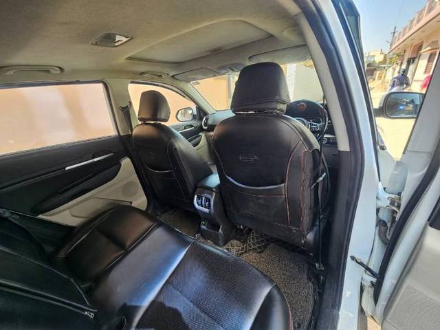 https://images10.gaadi.com/usedgaadi-sellcar/UsedCar/e5a39e6ba/ac19cc4b-6d5c-40ea-9052-dcbc81e1e21b.jpg?imwidth=6401