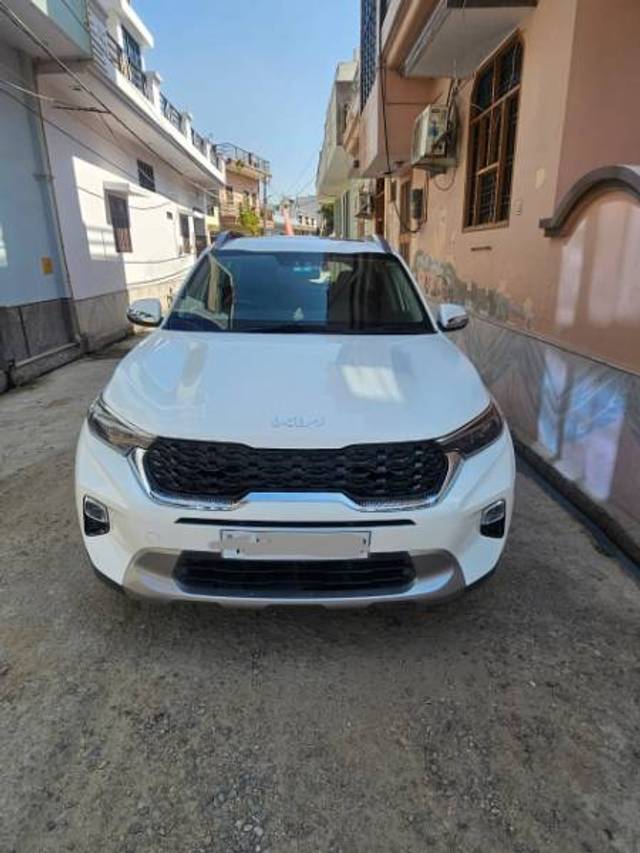 https://images10.gaadi.com/usedgaadi-sellcar/UsedCar/e5a39e6ba/fd96cdfa-2feb-4d89-82c6-510d67fa5221.jpg?imwidth=6400
