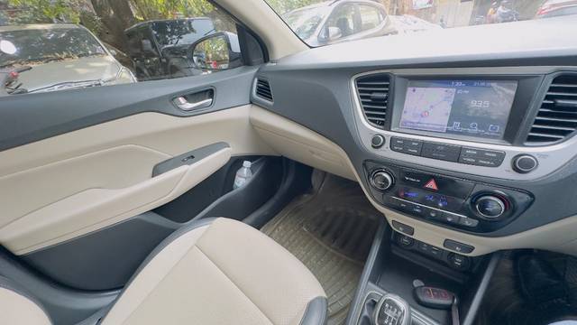 https://images10.gaadi.com/usedgaadi-sellcar/UsedCar/e5a3b457a/156e26dd-8cb6-4e55-a163-7af9b301863f.jpeg?imwidth=6401