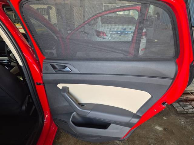 https://images10.gaadi.com/usedgaadi-sellcar/UsedCar/e5a3cb61a/8ca0dcd1-c1a8-498d-8dac-a8850eda58da.jpeg?imwidth=6401