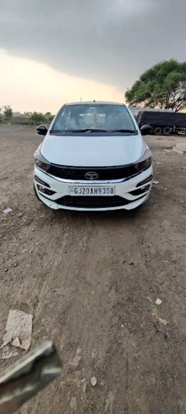 https://images10.gaadi.com/usedgaadi-sellcar/UsedCar/e5a3ee23a/eb5fa283-03fb-45b0-812b-b65c4ed6f9dd.jpg?imwidth=6400